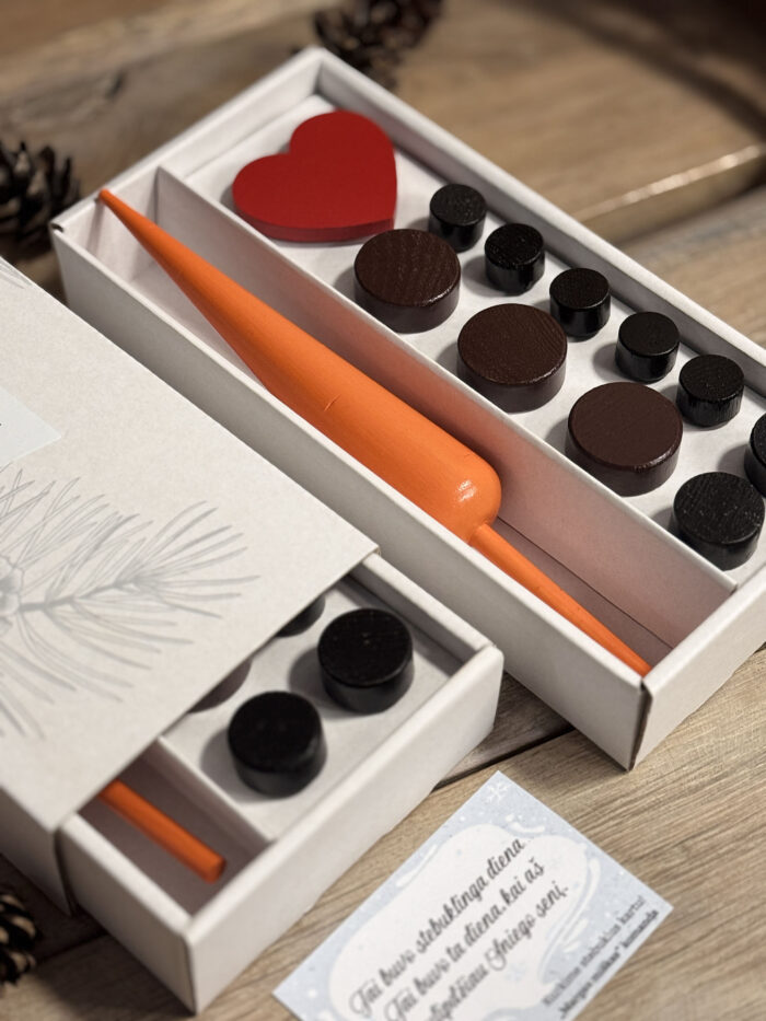 Margas miškas kalėdų dovana šeimai - Nulipdykim Sniego senį