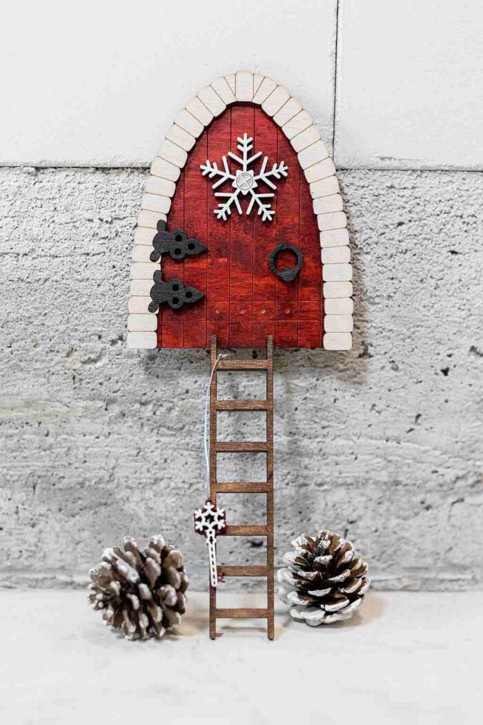 Kalėdinė medinė dekoracija vaikams - Nykštuko durelės