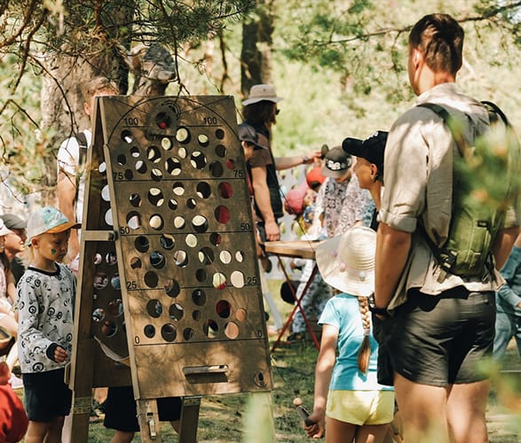 Lauko žaidimai šventėms: 2026 m. gidas, kaip sukurti smagią pramogų erdvę